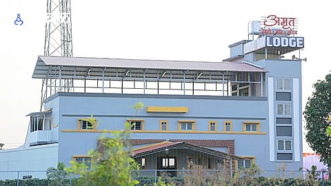 Mysterious Death: 31-Year-Old Woman Found Dead at Amrut Lodge in Otur