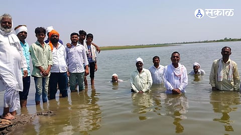 Agrarian Crisis: 30 Drowning Farmers Launch Indefinite Water Protest in Amalner