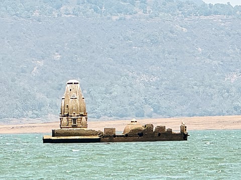 डिंभे धरणातील जुन्या जैन मंदिराचे दर्शन