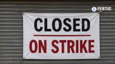 Closed medical stores across India during the nationwide chemists strike protesting against online medicine sales and heavy discounting practices.