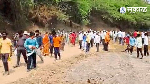 Sand Extraction Dispute Leads to Stone Pelting Incident in Rural Rampur