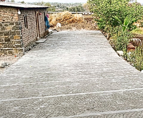 आंदोलनाच्या इशाऱ्यानंतर
मोहरीतील रस्त्याची दुरुस्ती