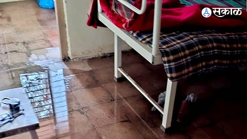 Healthcare Crisis: Rainwater Inundates Velhe Rural Hospital and Doctors' Quarters