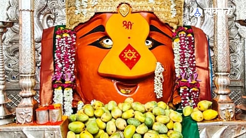 Devotional Splendor: Mahur Gad Shree Renuka Devi Adorned with Summer Mango Decoration