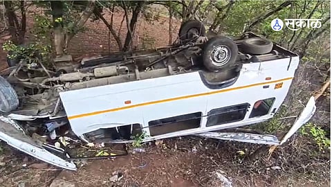 Pabe Ghat Mini Bus Accident: Two Tourists Killed, Several Injured on Rajgad Trip
