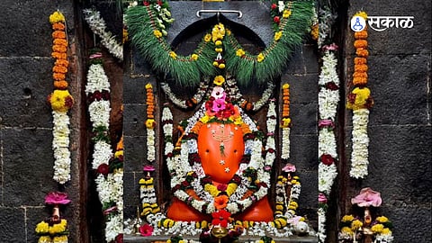 Spiritual Fervour Marks Sankashti Chaturthi Celebrations at Theur