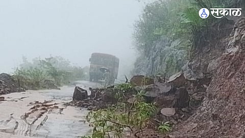 Heavy rainfall in Junnar's tribal region triggered a landslide at Inglun Ghat, temporarily disrupting traffic.