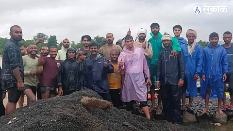 Heroic Flood Rescue in Raigad: 17 People, Including an Infant, Brought to Safety