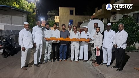 Only three saint palanquin chariots in Maharashtra receive this traditional ‘Joo’ offering, making the ceremony spiritually significant.