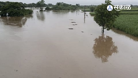 Continuous rainfall and the sudden rise in the Bhima River have affected several riverside villages in Pune district.