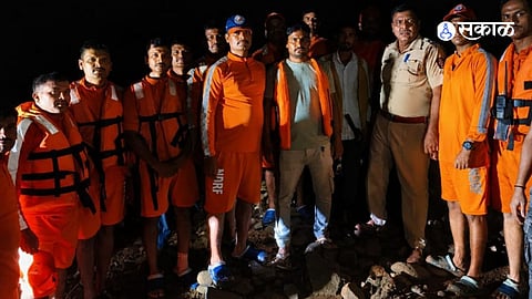 NDRF Saves Two Stranded on Kal River Island Amid Heavy Rain in Mahad