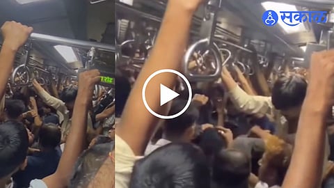 Mumbai Local Train Passengers Fight