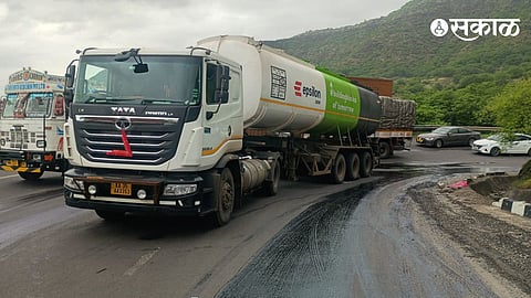 Pune Bangalore Highway Traffic Khambatki Ghat Accident