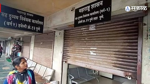 Statewide Protest by Registration Staff Halts Services, Hits Maharashtra Revenue