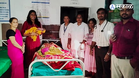 Both the mother and newborn are healthy despite the emergency situation caused by the electricity failure.