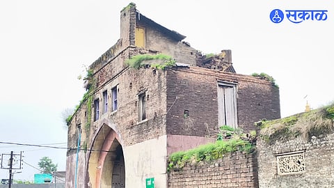 239-year-old historic gateway collapses in Takli Rajerai Khultabad due to heavy rain heritage conservation issue