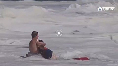 California Viral Video: 16-Year-Old Lifeguard Saves Boy Swept Away by Monster Waves