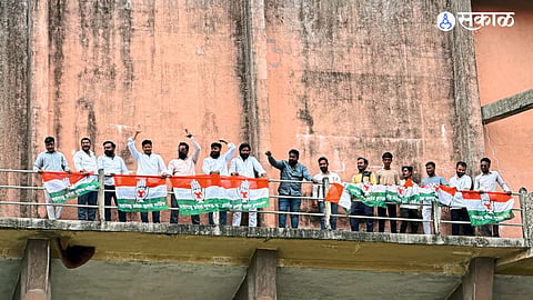 Akola Protest Over Alleged CET and MPSC Paper Leak Youth Congress Climbs Water Tank Demands Action