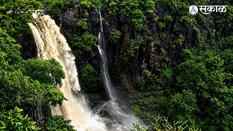 Kannad Rain News Seetakhori Waterfall Comes Alive in Gautala Sanctuary Tourists Rush to Witness Scenic Beauty