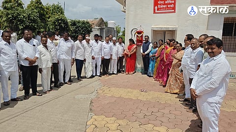 A new post office was inaugurated at Tilakarwadi in Haveli taluka, with officials announcing a record 1,011 accounts opened within just eight days, boosting rural postal services.