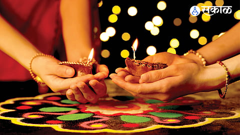 The article explains the Ayurvedic significance of ‘Divyachi Avas’, highlighting how lamp worship, meditation, fasting and disciplined living are believed to help maintain the body's internal ‘Agni’ or hormonal balance during the monsoon season.