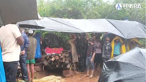 Residents of remote Khopadewadi village near Rajgad Fort were forced to perform a funeral under a tarpaulin in heavy rain due to the absence of a crematorium, highlighting the lack of basic infrastructure in the region.