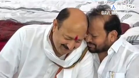 A meeting between former MLAs Shahajibapu Patil and Deepakaba Salunkhe-Patil has sparked fresh political buzz in Sangola. Are the two leaders heading towards a new political alliance?