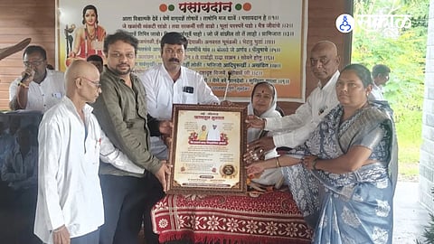 Khanagaon honours children for devoted service to parents.