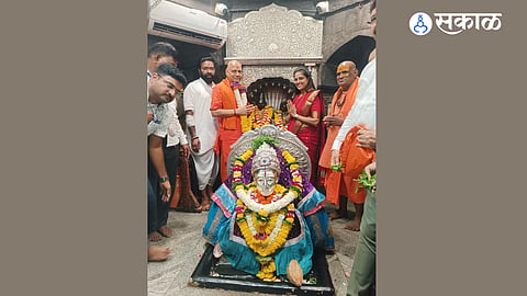 Swami Govind Devgiri Maharaj seeks Mauli’s blessings in Alandi