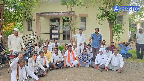 Bharadi Farmers Lock MSEDCL Office Demanding Eight Hours of Daytime Power Supply Amid Unannounced Load Shedding