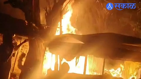 Pachod Fire Incident Leaves Fruit and Vegetable Vendors With Major Losses After Their Handcarts Are Destroyed Overnight