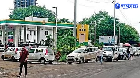 Ratnagiri CNG Shortage During Ganeshotsav Long Queues in Chiplun Sangameshwar Trouble Auto Drivers and Returning Devotees