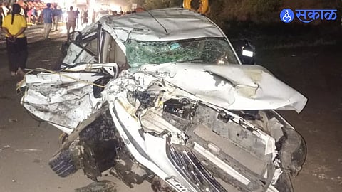 Jambhulwadi Mumbai Bengaluru Highway Accident Leaves Two Dead and 12 Injured After Two Trucks Hit Tata Altroz and Ertiga