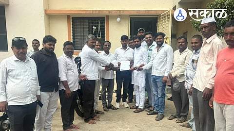 Kasari villagers seek uninterrupted power supply during Ganeshotsav.