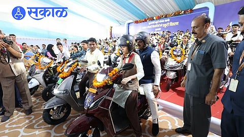 Madhya Pradesh: ७,४०० हून अधिक गुणवंत विद्यार्थ्यांना मोफत स्कूटी; मुख्यमंत्र्यांच्या हस्ते चाव्यांचे वाटप