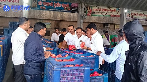 Junnar Pomegranate Market Rates Farmers Get 6000 Rupees For 20 Kg Crate At Alephata Agricultural Produce Market