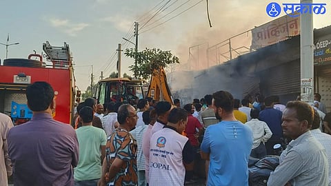 Four Shops Catch Fire in Ambad Early Morning Blaze Destroys Goods Causing Estimated Losses of 50 to 60 Lakh Rupees