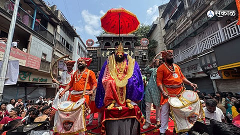 Tambdi Jogeshwari Ganpati procession in Pune featuring the living Tuljabhavani Rath and devotees participating in the traditional Warkari procession