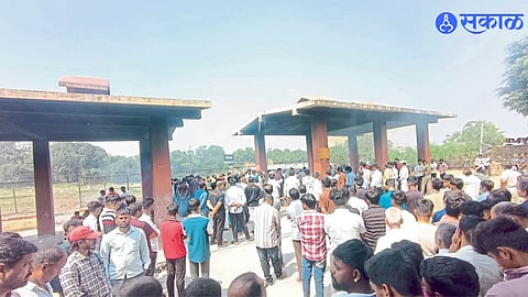 Funeral rites of eight Alandi students after the Diveagar tragedy