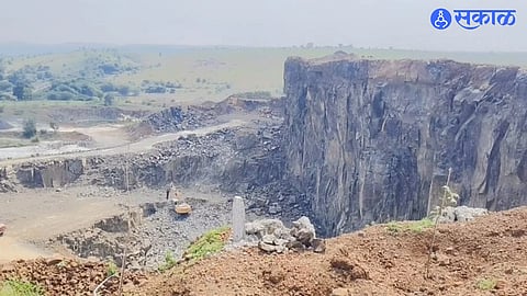 Stone crusher blasting and dust pollution have allegedly damaged farmland and fruit trees in Malathane, Shirur taluka.