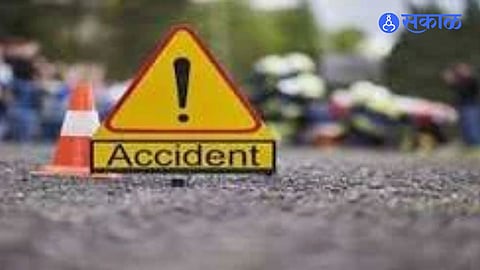 Mohol Accident News 48 Year Old Two Wheeler Rider Dies After Collision With Unknown Vehicle on Shetph al Madha Road