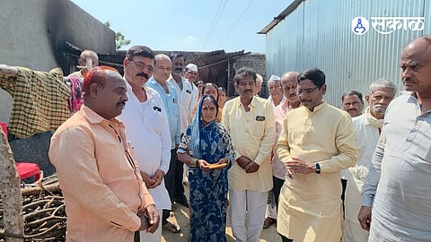 South Solapur News Gas Cylinder Blast Burns Down a Family Home in Bankalagi and Mahadev Kogunure Meets the Affected Family