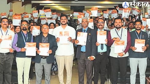 Kaustubh Gawde interacts with teachers and education professionals during his campaign tour in Pune, raising concerns over compulsory TET.