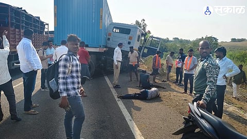Dharashiv News One Devotee Killed and Six Injured as Container Hits Pilgrims Walking to Tulja Bhavani Temple Near Naldurg