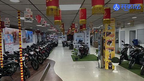 सणासुदीच्या काळात देशात दुचाकींची मागणी; पण प्रवासी वाहनांच्या नोंदणीत ६ टक्के घट