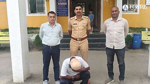 Police take thrilling action by raiding in plain clothes.