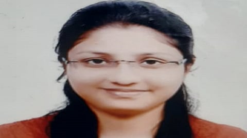 रुग्णवाहिका चालकाची मुलगी झाली एमबीबीएस डॉक्टर