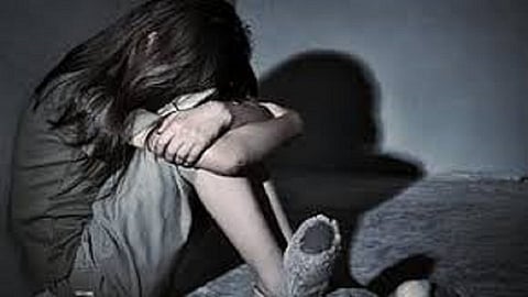 चल वडापाव देतो, चायनिज देतो सांगून तिला घेऊन जायचे आणि...