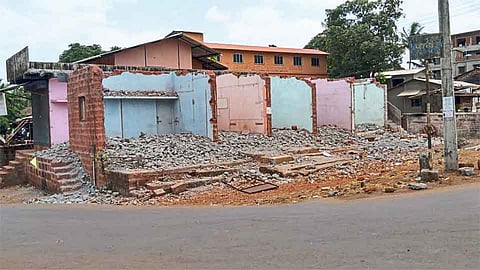 महामार्गचाैपदरीकरण : पाली बाजारपेठ उद्ध्वस्त