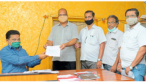 Devgad Chamber Of Commerce Supports Refinery Project
